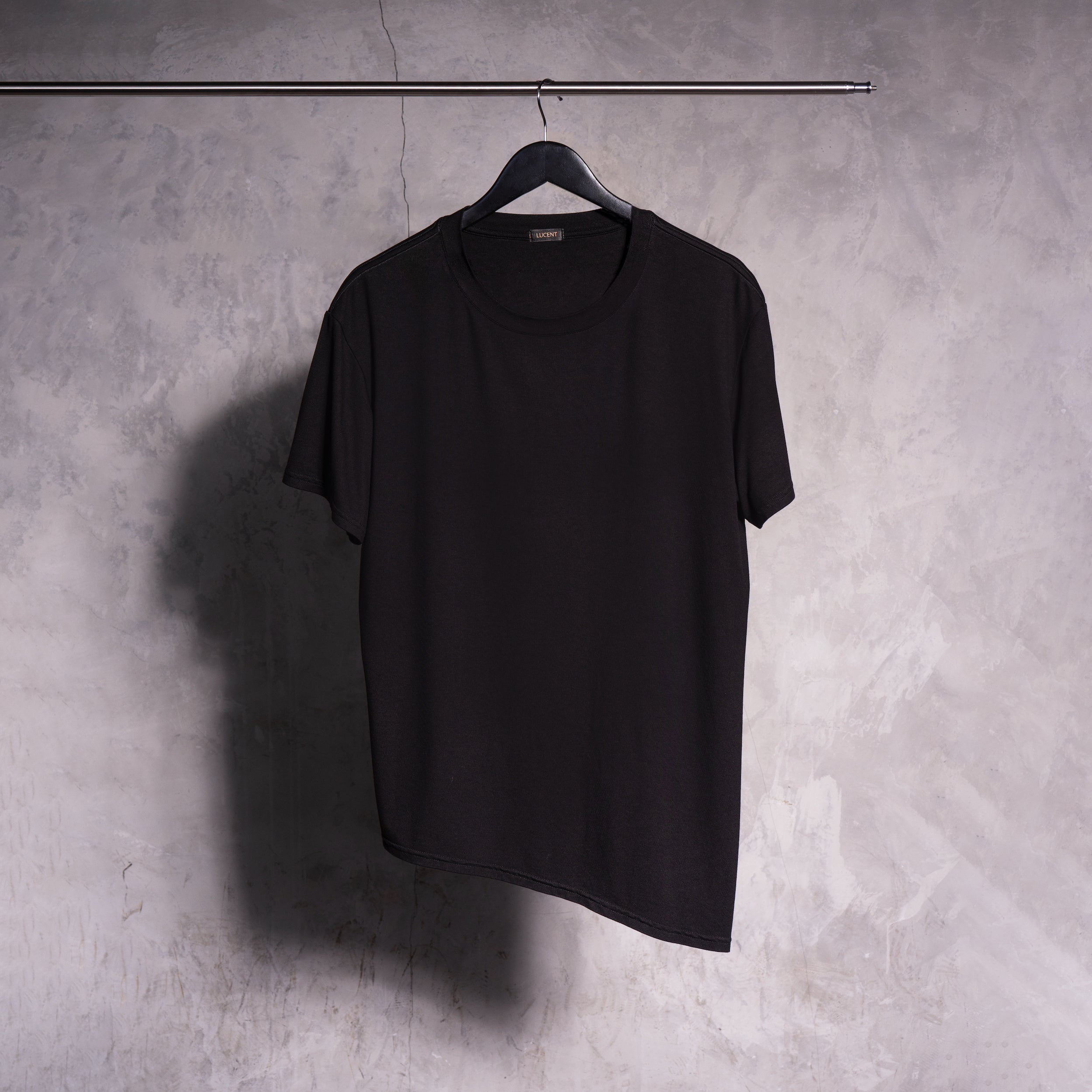 THE DIAGONAL TEE (BLACK)