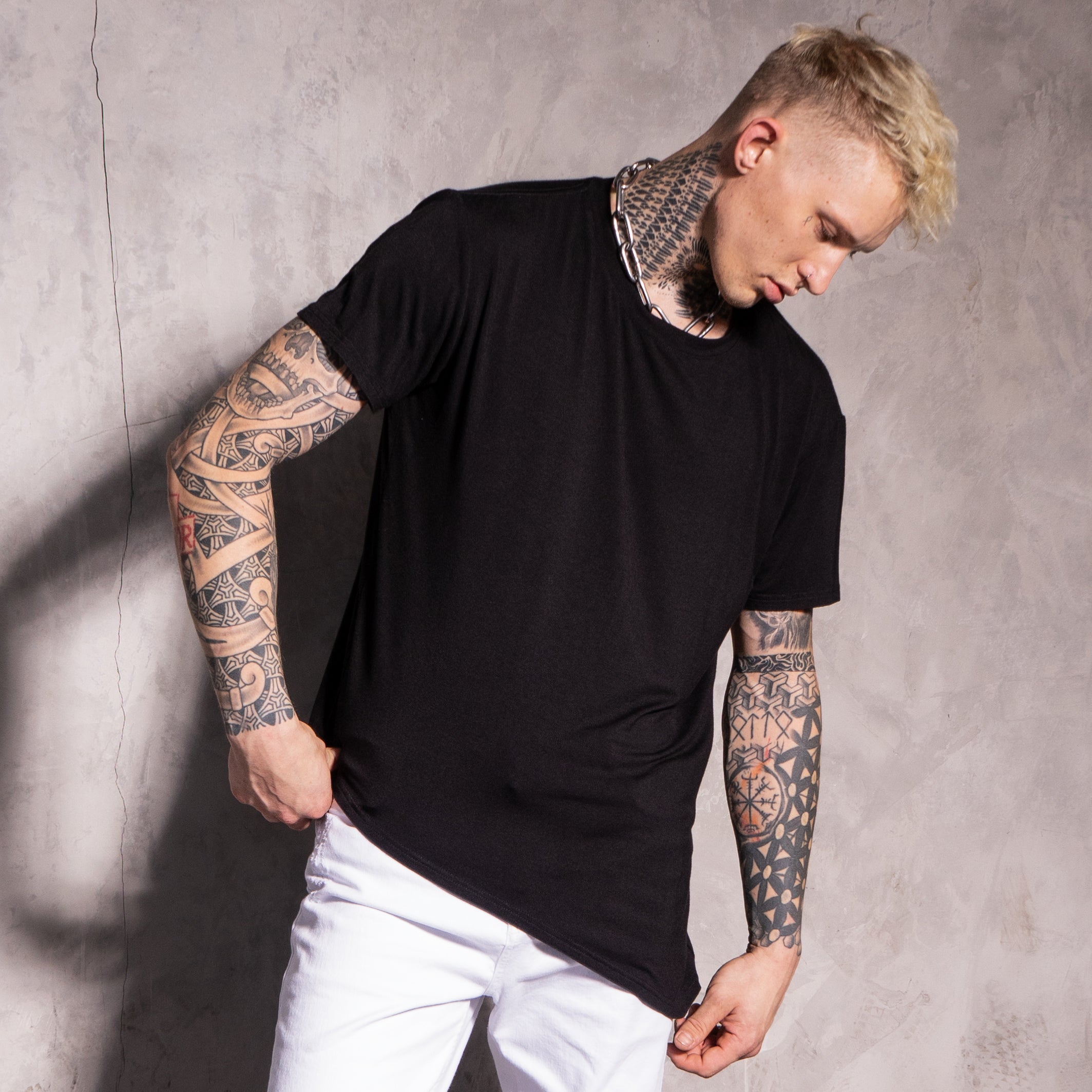 THE DIAGONAL TEE (BLACK)