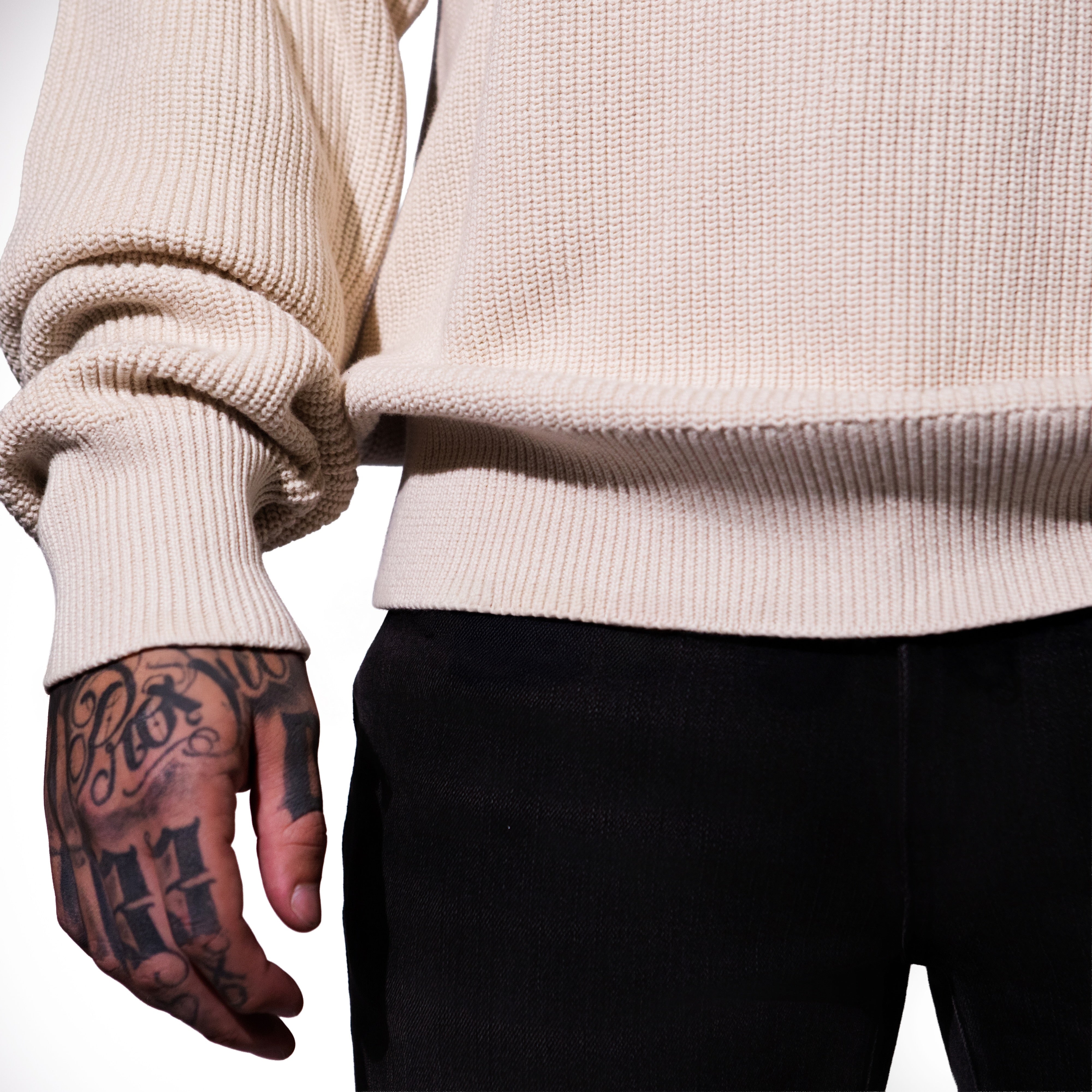 THE BEVERLY CREWNECK (BEIGE)