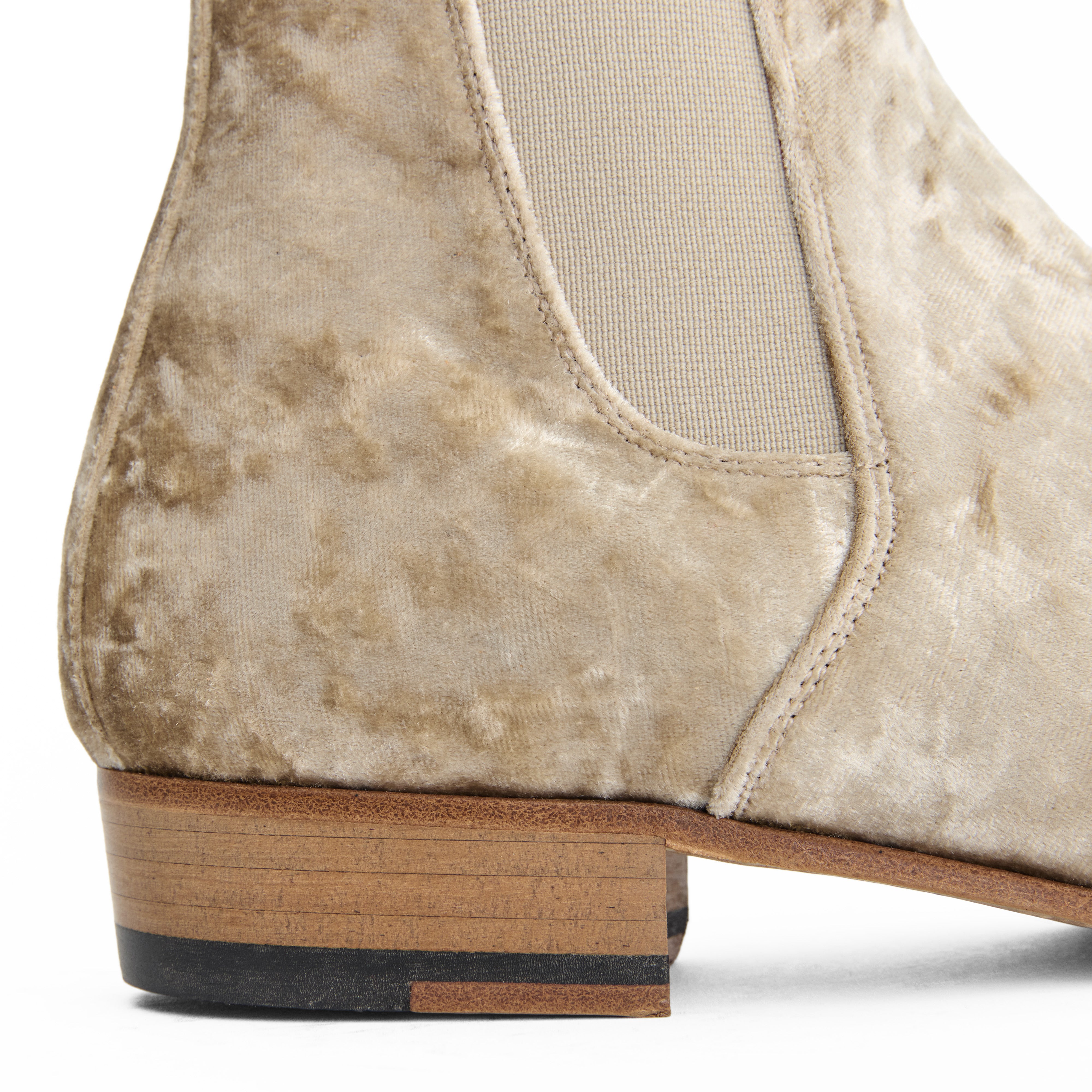 THE CHAMPAGNE VELVET