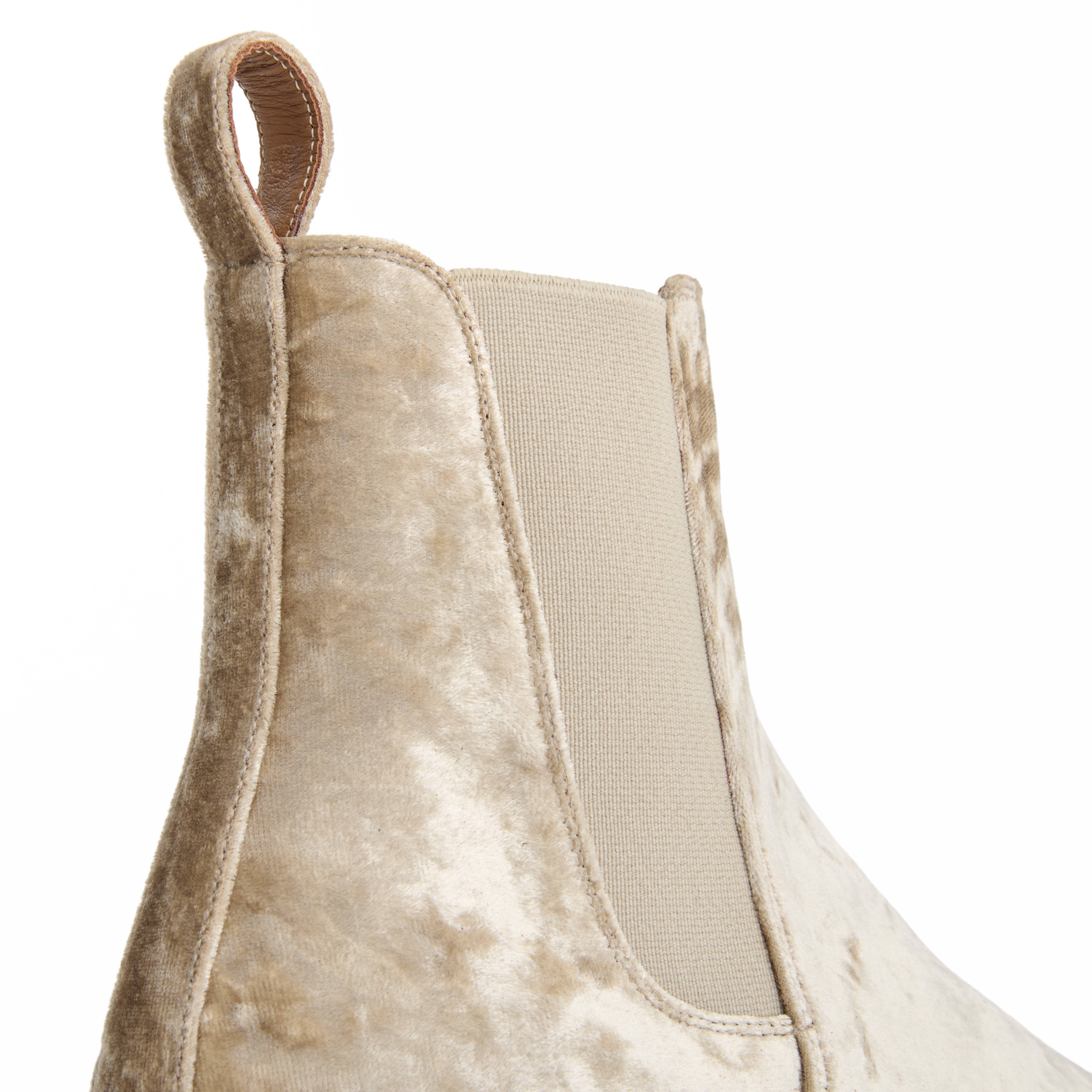 THE CHAMPAGNE VELVET