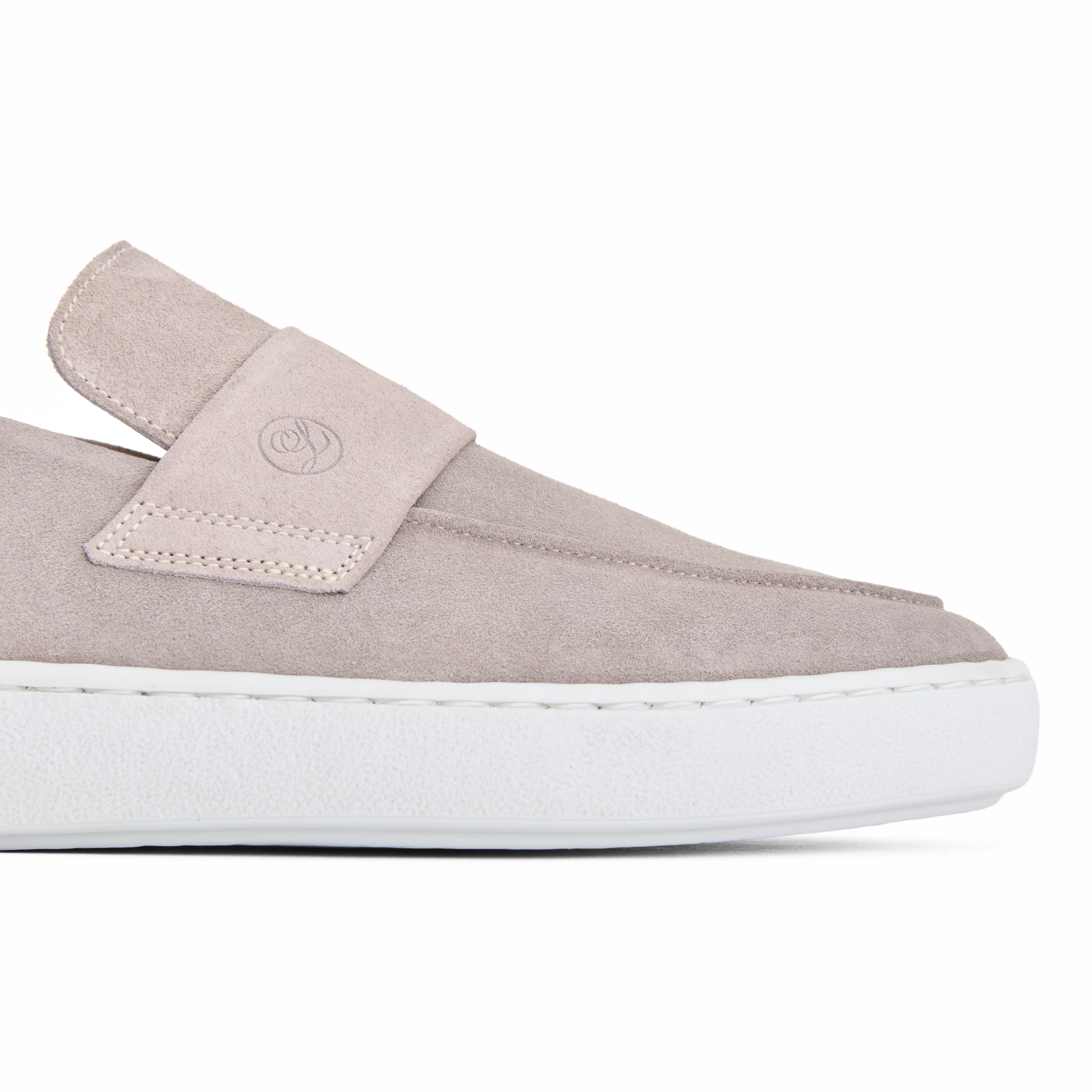 THE CLASSIC OLD MONEY