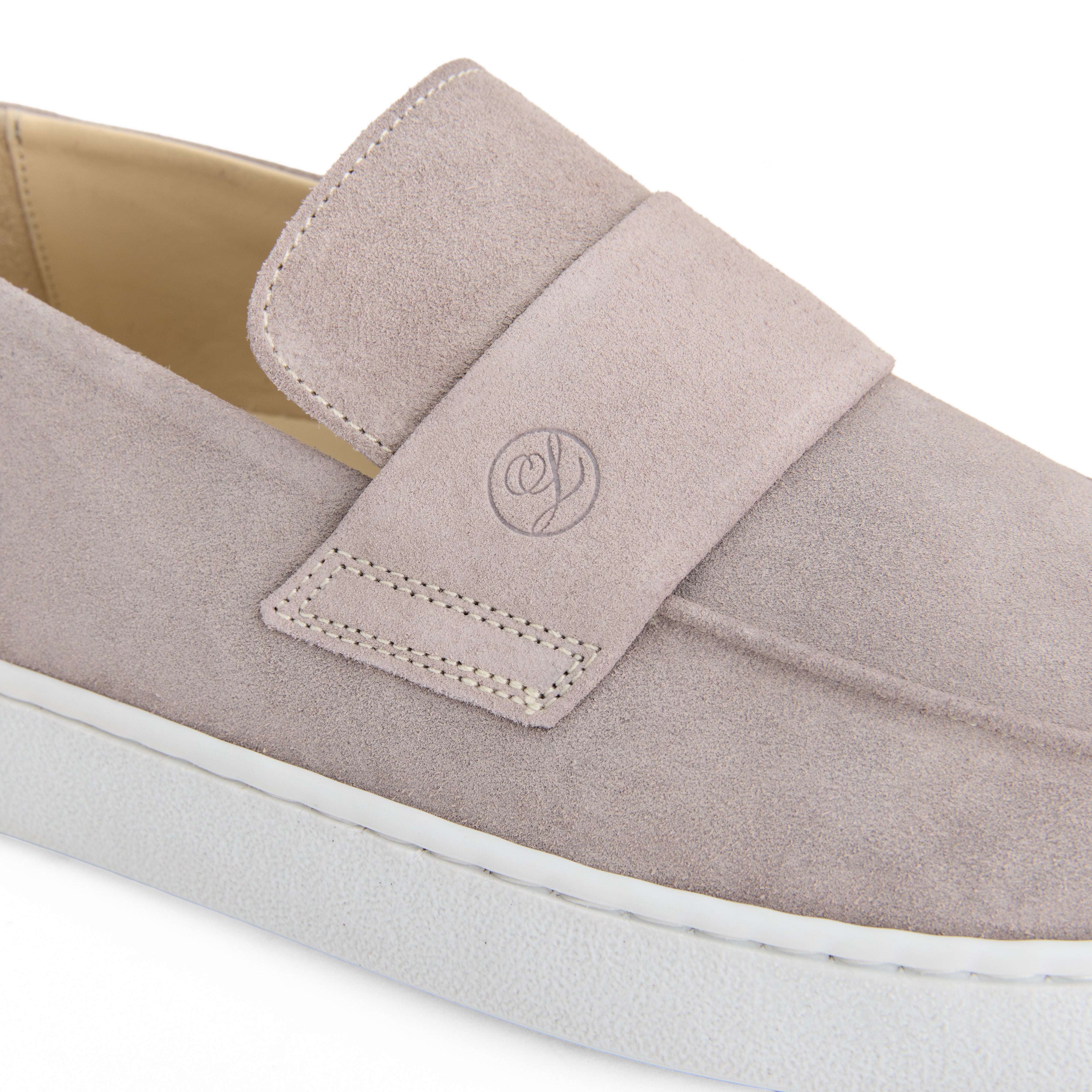 THE CLASSIC OLD MONEY