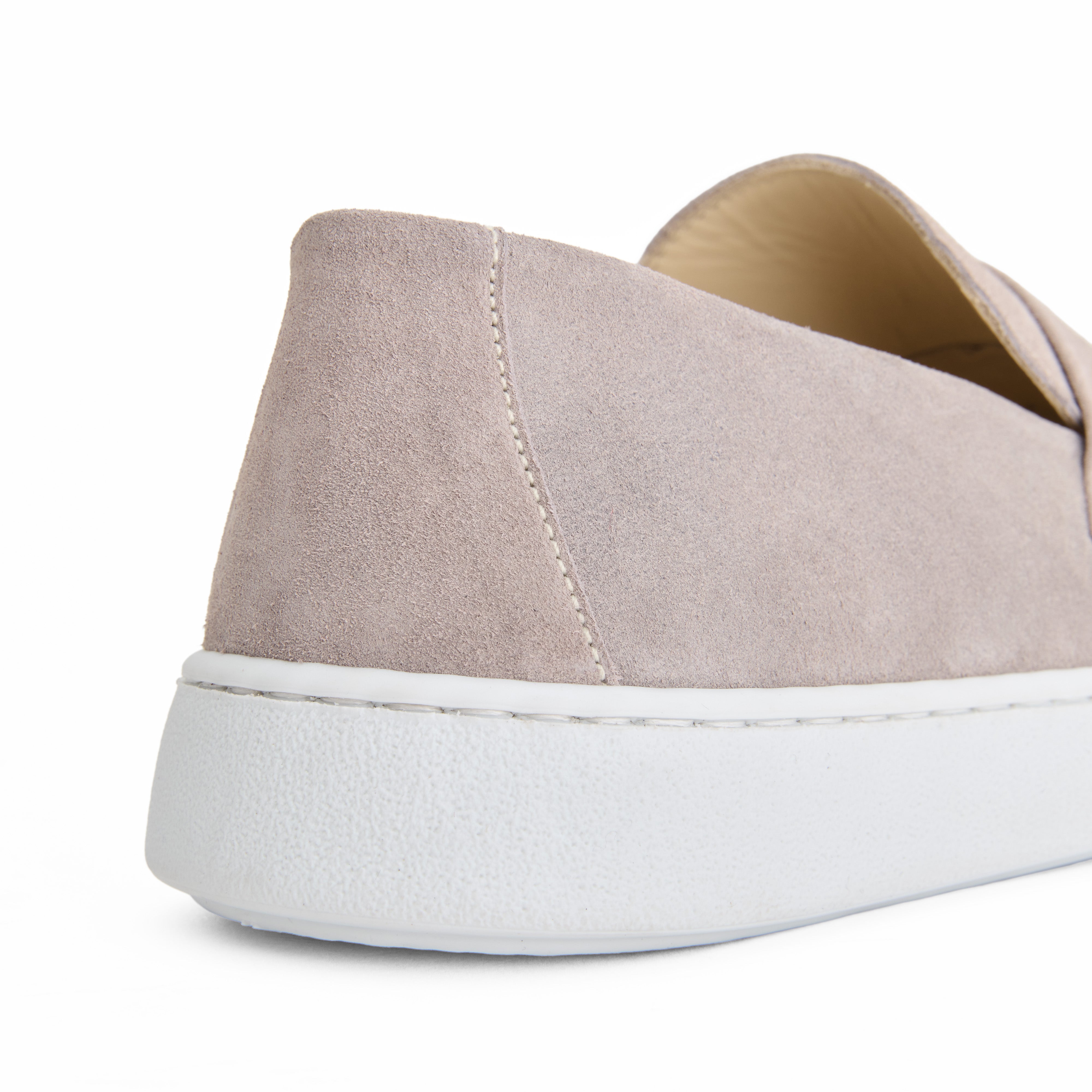 THE CLASSIC OLD MONEY